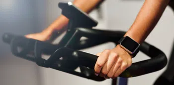 personne qui court sur un tapis