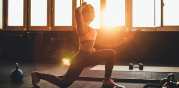 personne qui fait du sport en salle